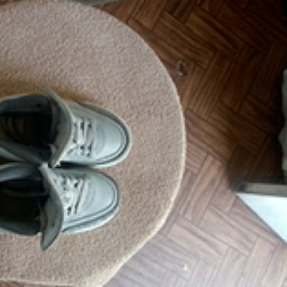 Shoes - Picture 4 of 4